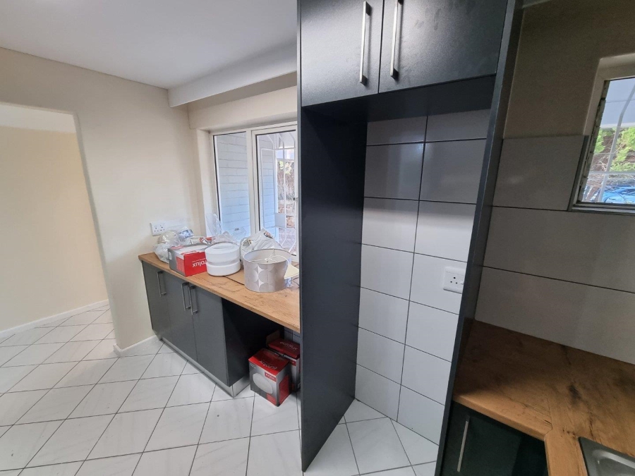 To Let 3 Bedroom Property for Rent in Vredehoek Western Cape